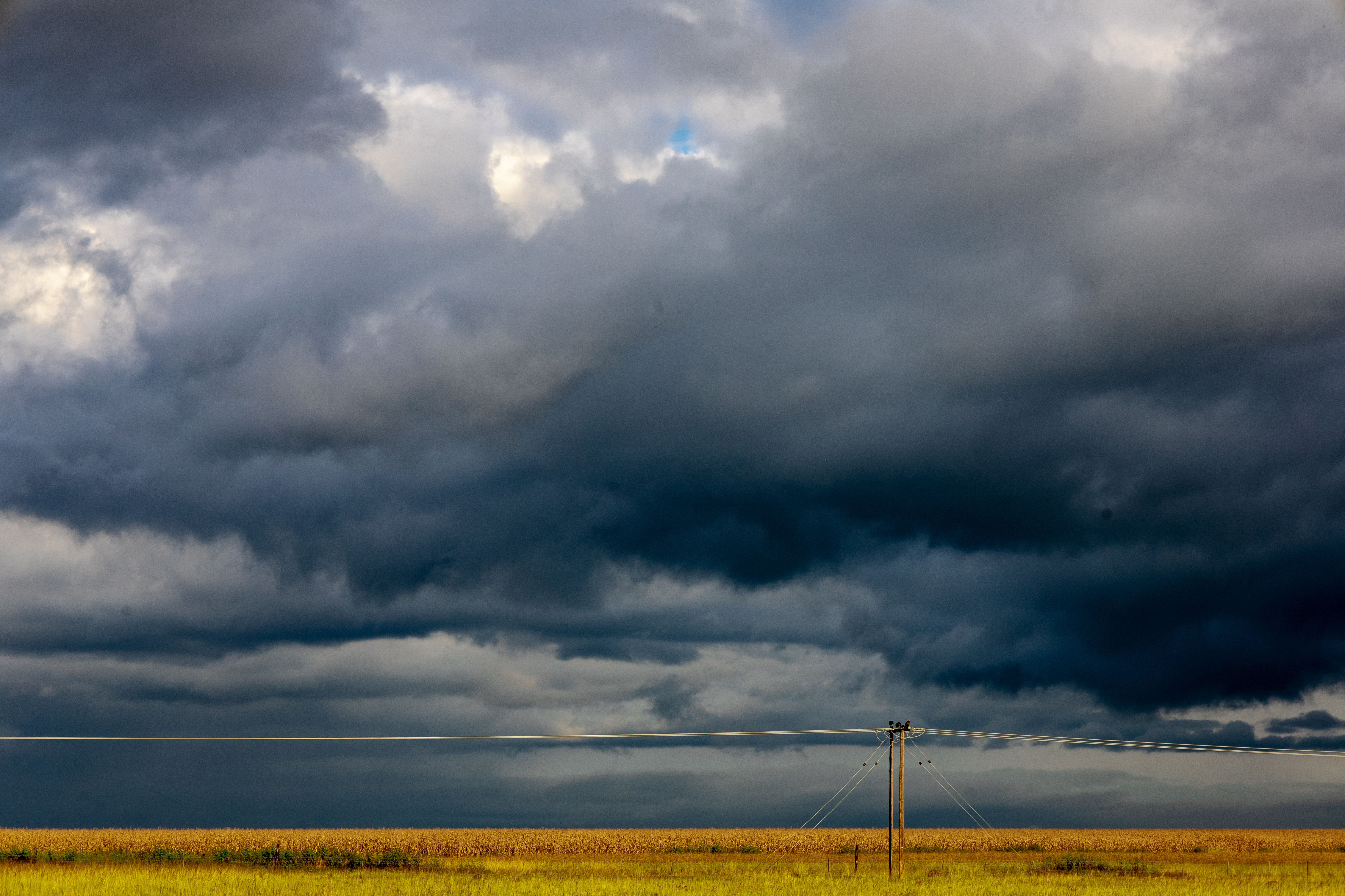 Una tormenta en un campo, con el paralelismo a la falta de responsabilidad cuando las cosas no van bien